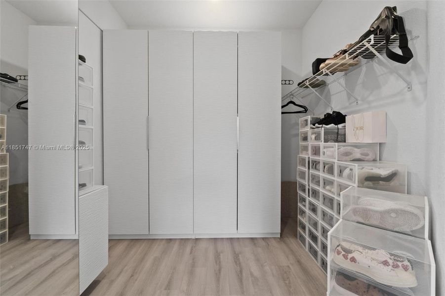 Master Walking Closet