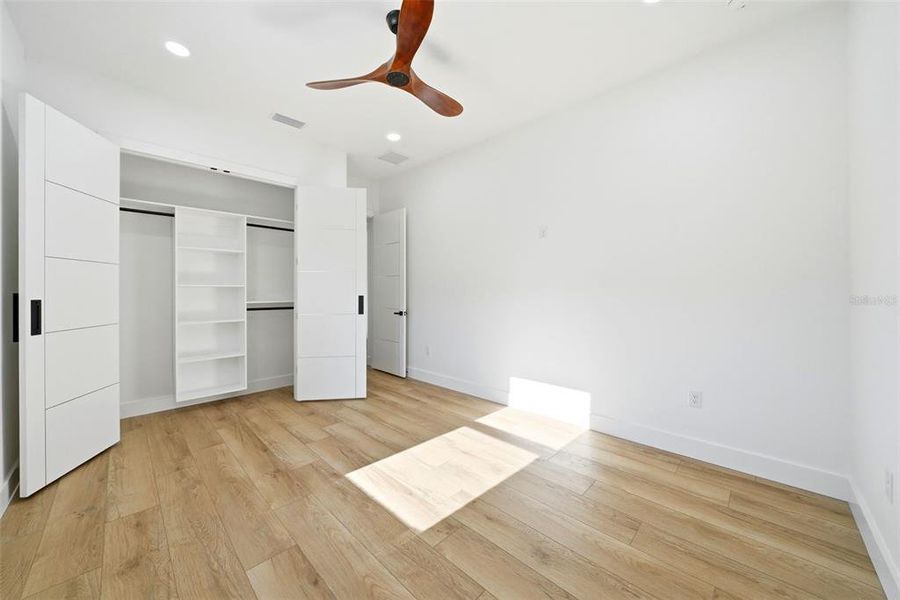 Spacious, unfurnished interior of a new home in , St. Petersburg (Image 35).