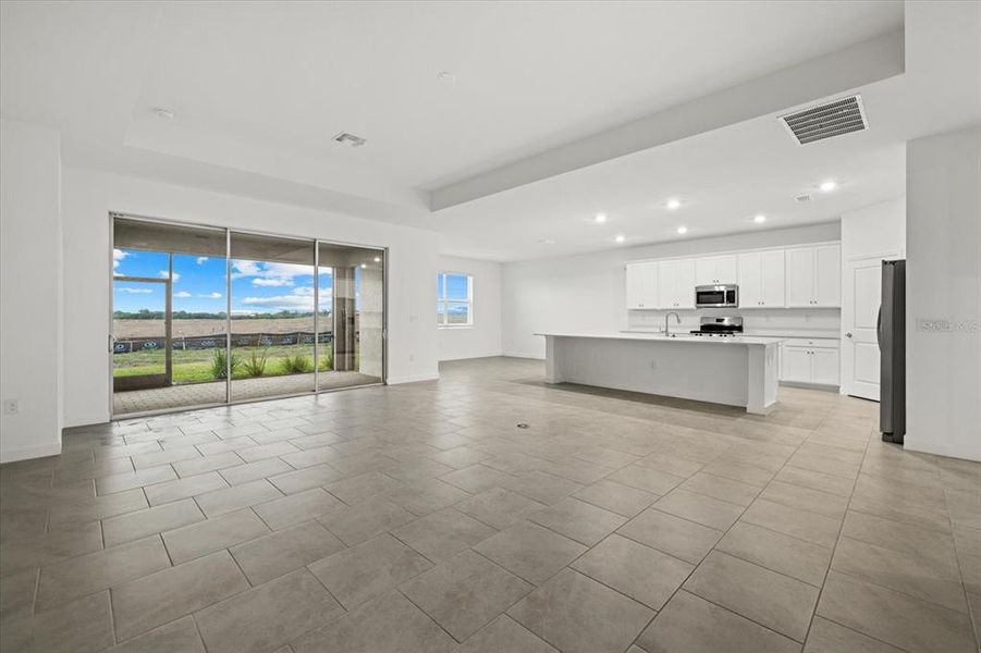 Spacious, unfurnished interior of a new home in Rye Ranch, Parrish (Image 52).