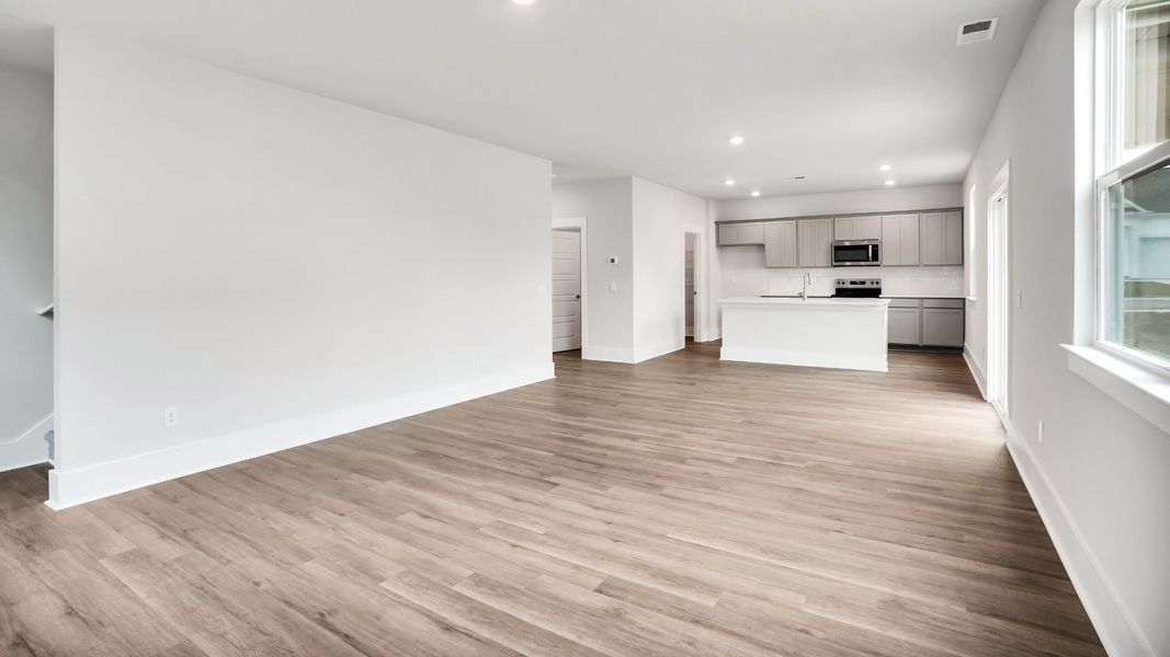 Spacious, unfurnished interior of a new home in Bella Point, Bolivia (Image 17).