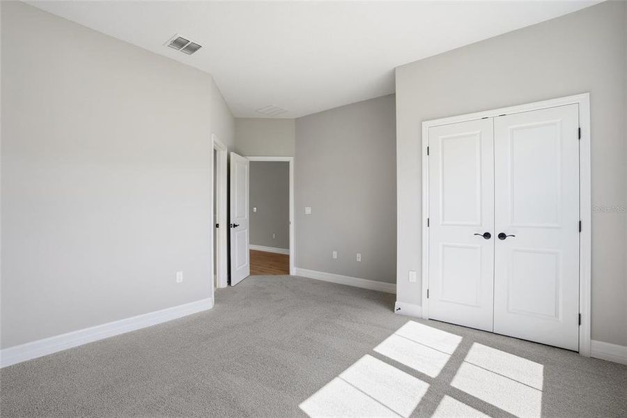 Spacious, unfurnished interior of a new home in , Ocala (Image 16).