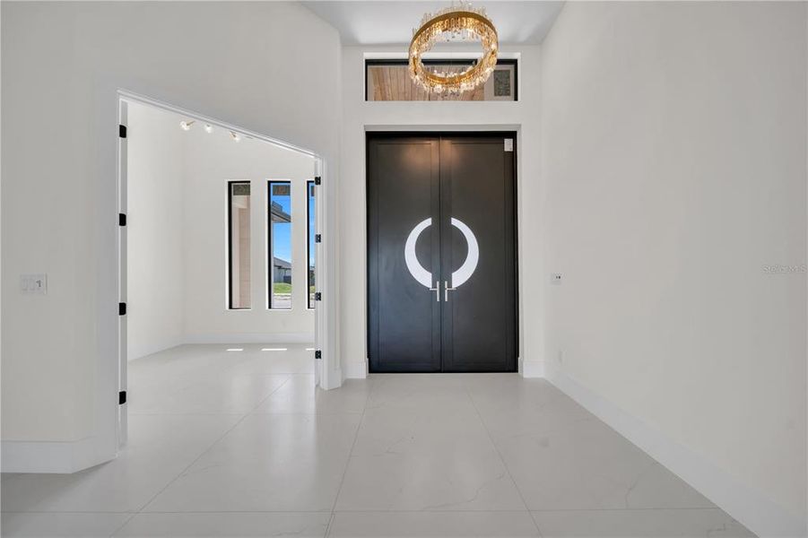Spacious, unfurnished interior of a new home in , Cape Coral (Image 21).