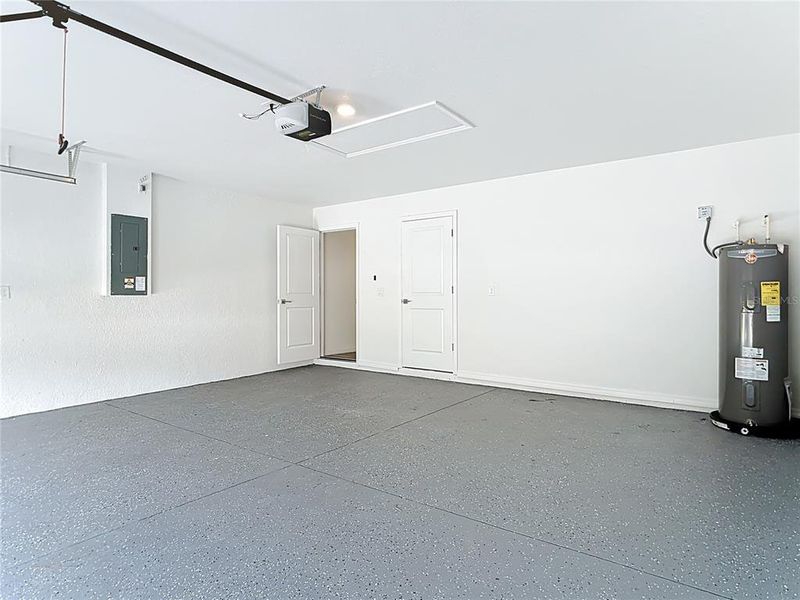 Spacious, unfurnished interior of a new home in , North Port (Image 20).