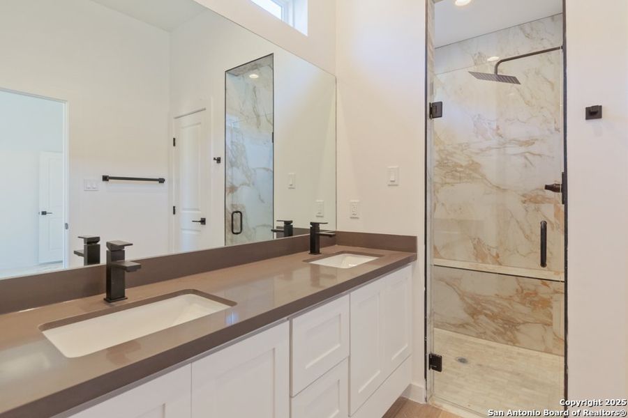 Furnished interior view inside a new home in , Laredo (Image 11).