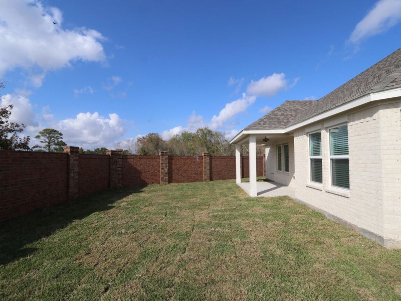 Exterior details and patio area of a home in Lago Mar, Santa Fe (Image 3). Exterior details and patio area of a home in Lago Mar, Santa Fe (Image 3).
