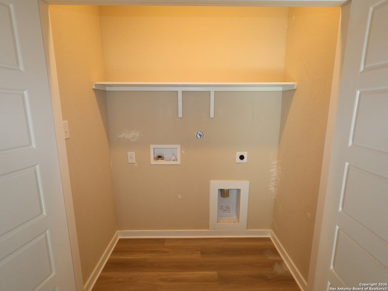 Spacious, unfurnished interior of a new home in Winding Brook, San Antonio (Image 24).