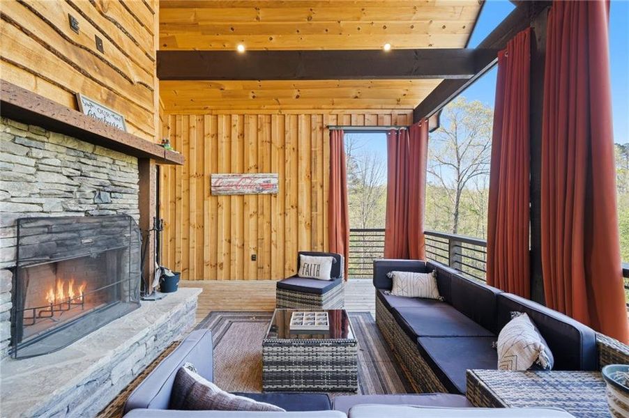 Community amenities in , Talking Rock (Image 68).