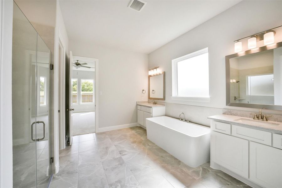 Furnished interior view inside a new home in Sienna 65', Missouri City (Image 20).