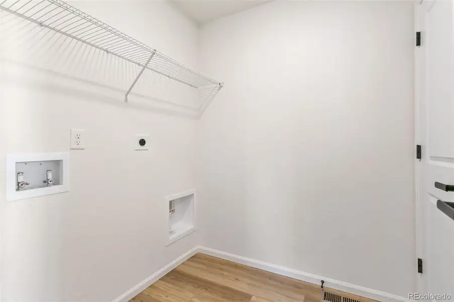 Spacious, unfurnished interior of a new home in Turnberry Villas, Commerce City (Image 26).