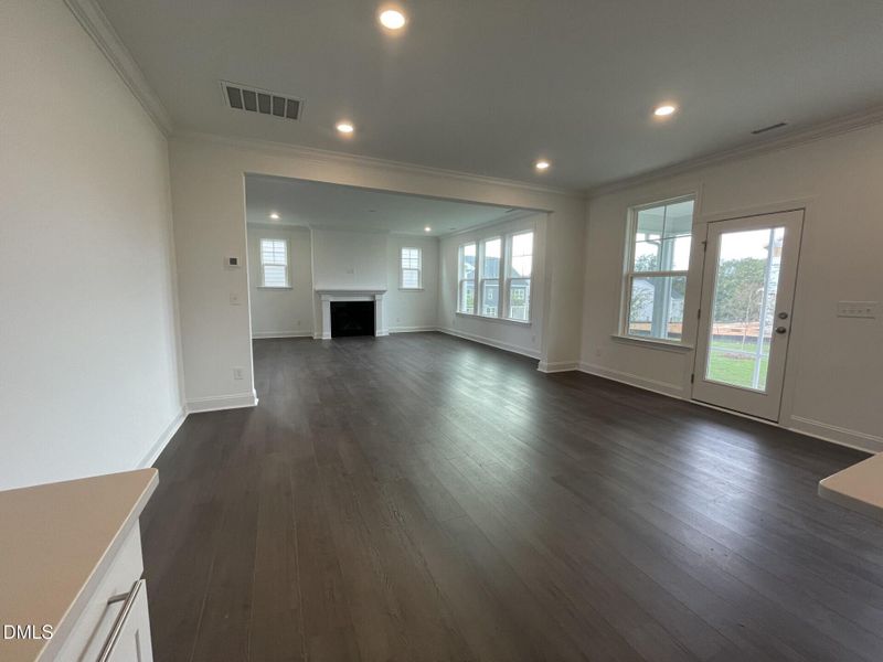 Dining_1of1 Dining_1of1