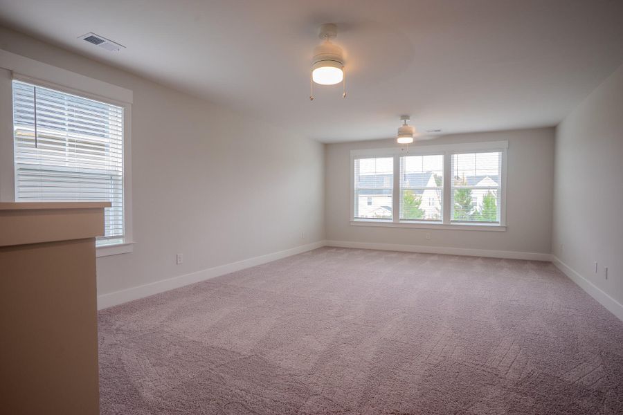 Spacious, unfurnished interior of a new home in Hewing Farms, Summerville (Image 35).