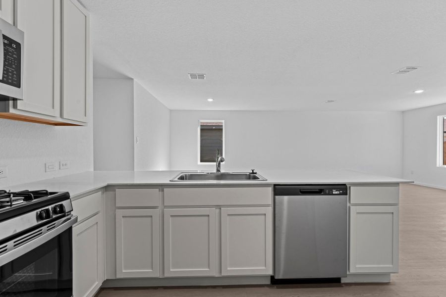 Furnished interior view inside a new home in Friendship Oaks, Fredericksburg (Image 5).