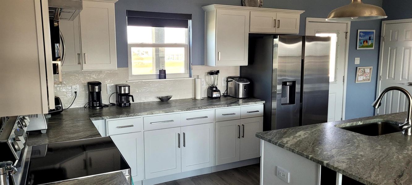 Furnished interior view inside a new home in , Galveston (Image 8).