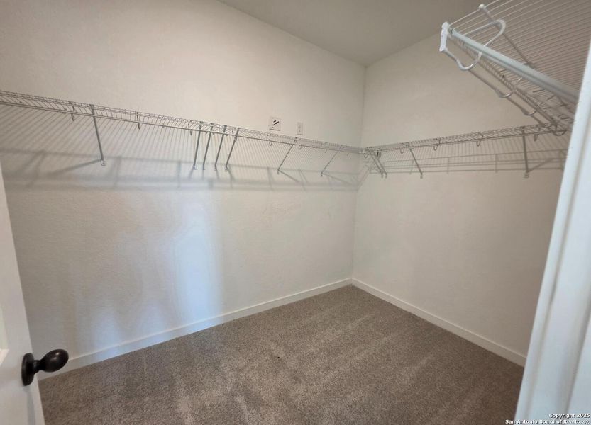 Spacious, unfurnished interior of a new home in , Schertz (Image 31).