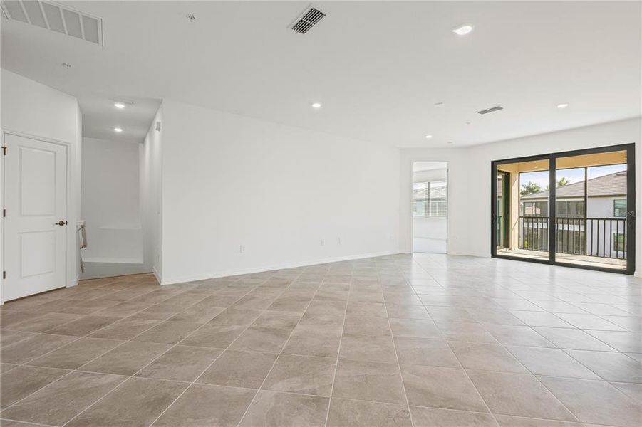 Spacious, unfurnished interior of a new home in Legends Cove, Bradenton (Image 26).
