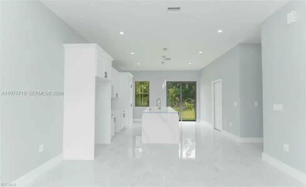 Spacious, unfurnished interior of a new home in , Lehigh Acres (Image 7).
