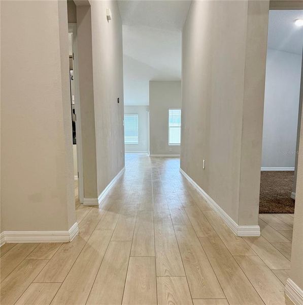 Spacious, unfurnished interior of a new home in Forest Lake, Davenport (Image 12).