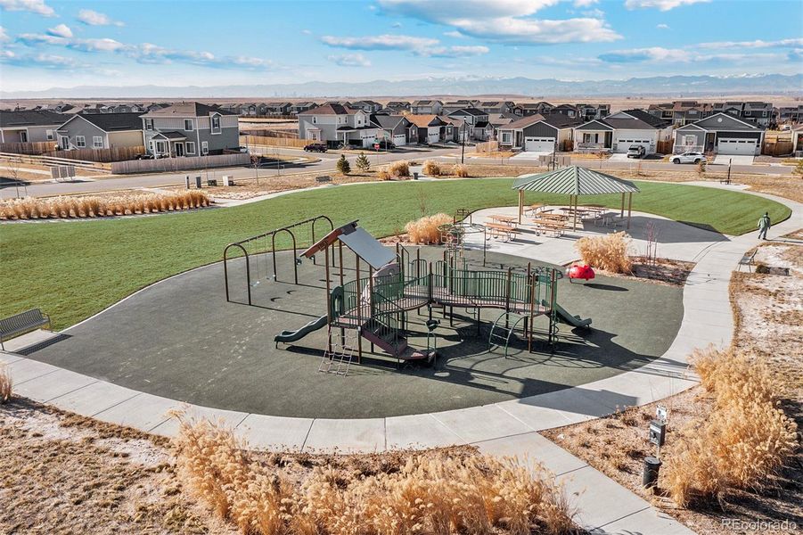 Community amenities in Second Creek Farm, Commerce City (Image 18).