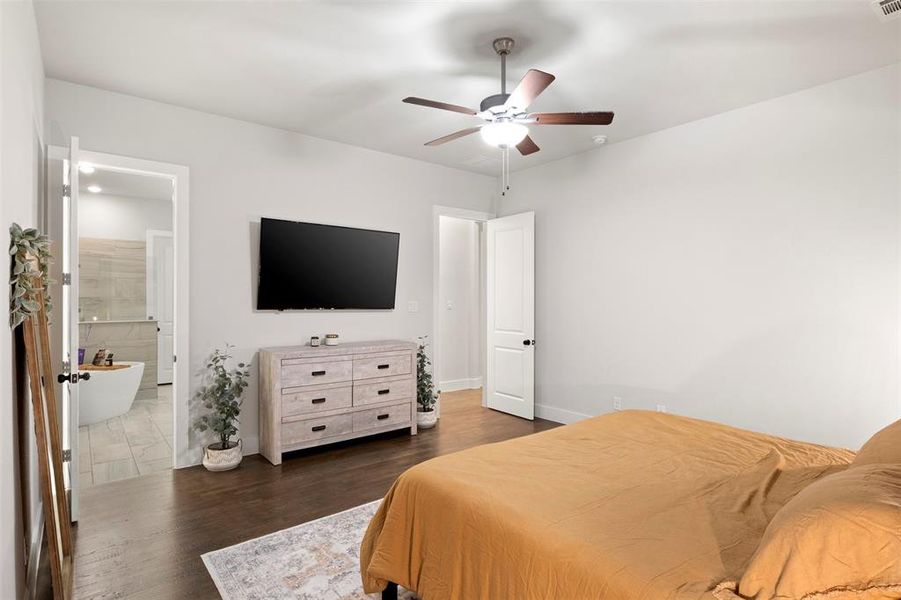 Furnished interior view inside a new home in The Arbors Midlothian, Midlothian (Image 20). Furnished interior view inside a new home in The Arbors Midlothian, Midlothian (Image 20).
