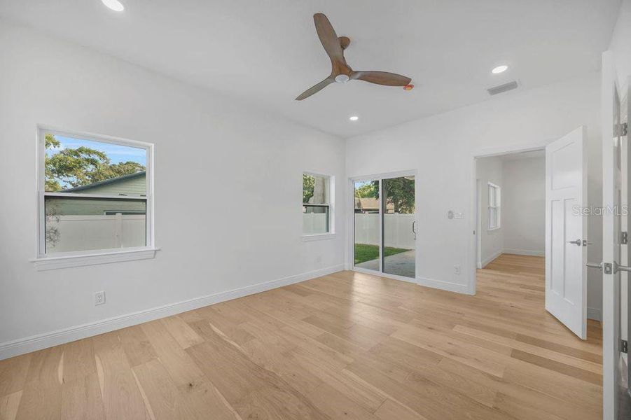 Master bedroom Master bedroom