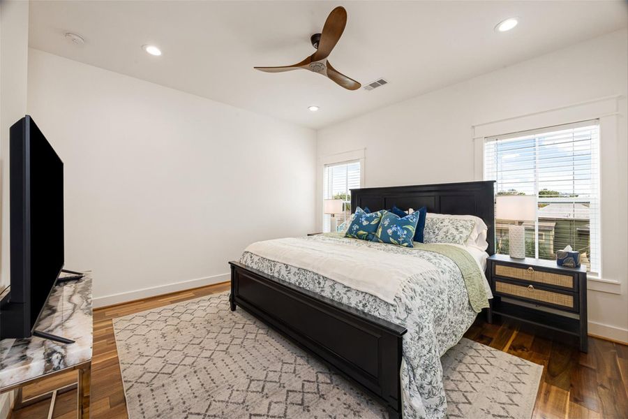Furnished interior view inside a new home in , Galveston (Image 37).