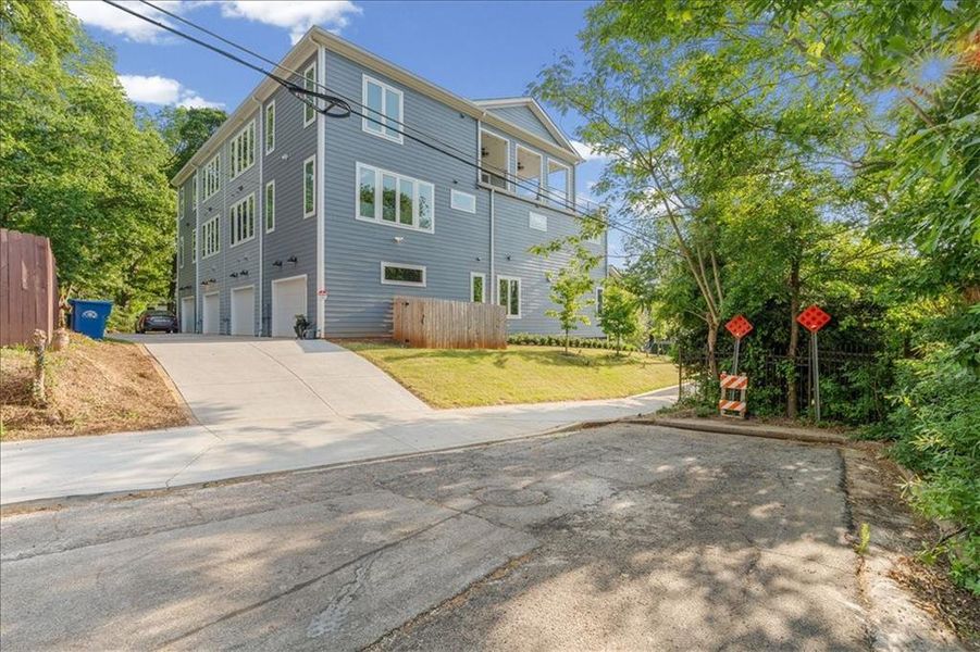 Image 33 of a home in .