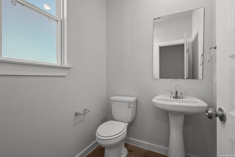 Furnished interior view inside a new home in Hiddenbrooke, Seguin (Image 14).