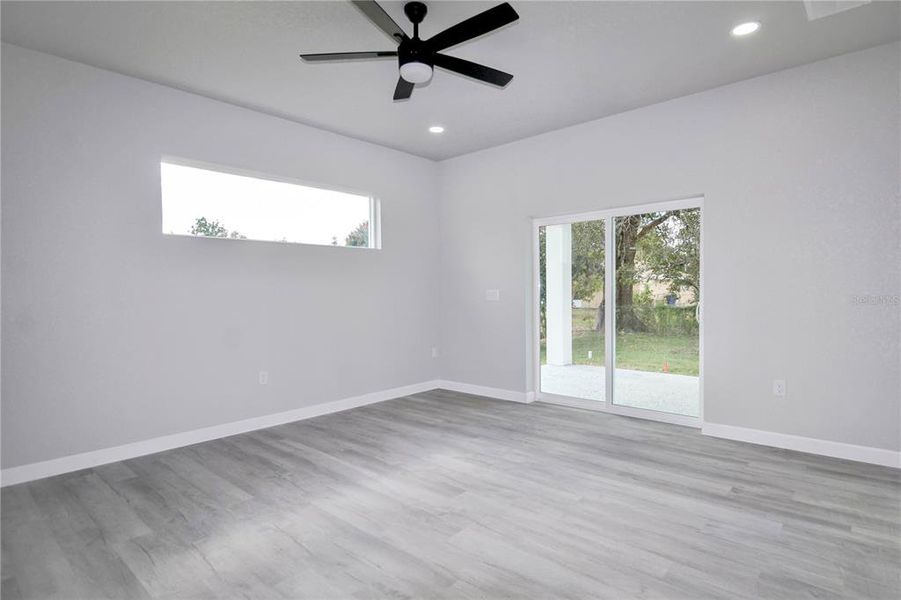 Spacious, unfurnished interior of a new home in , Sebring (Image 27).