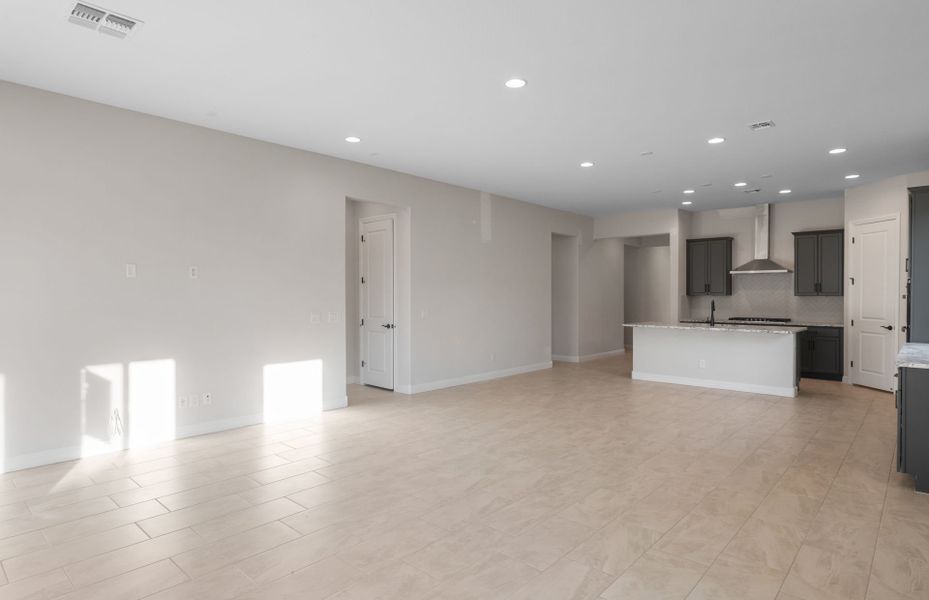 Spacious, unfurnished interior of a new home in Artisan at Asante, Surprise (Image 22).