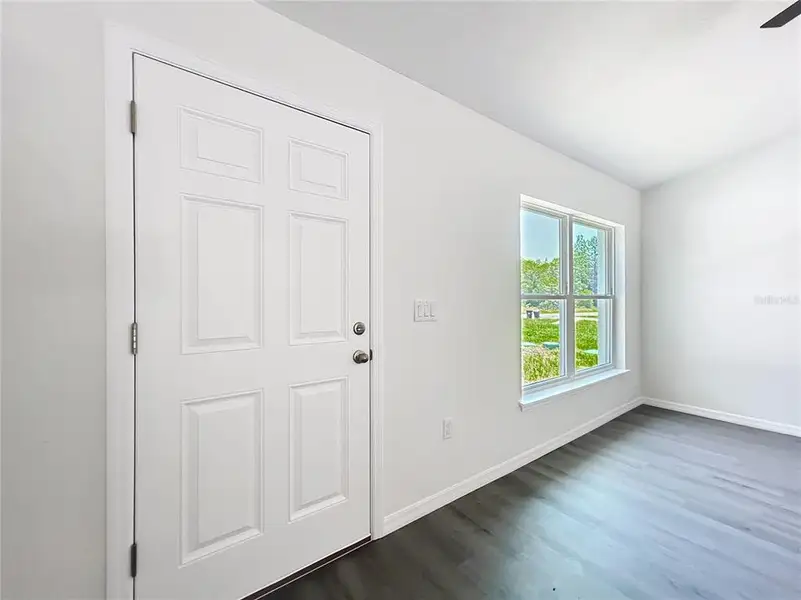 Spacious, unfurnished interior of a new home in , Dunnellon (Image 19).