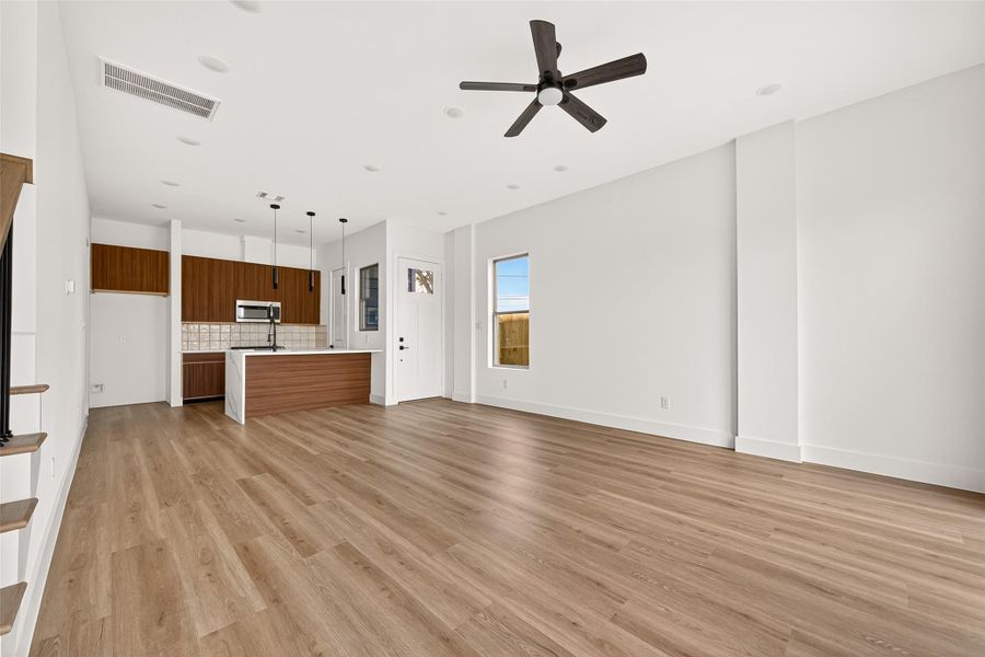 Spacious, unfurnished interior of a new home in , Houston (Image 37).