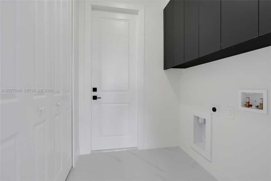 Spacious, unfurnished interior of a new home in , Lehigh Acres (Image 28).