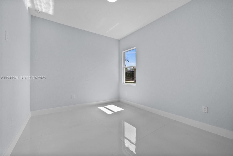 Spacious, unfurnished interior of a new home in , Naples (Image 29).