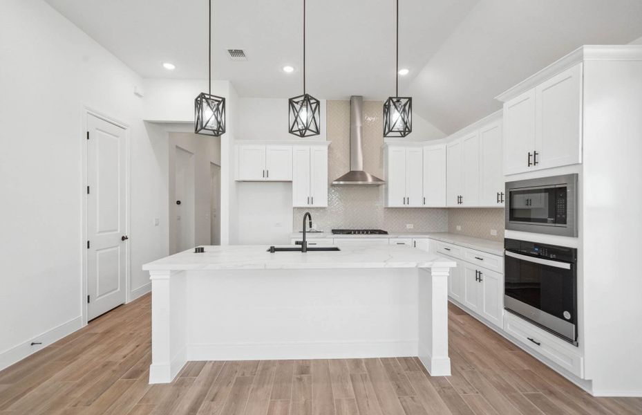 Image 4 of a home in Valencia. Image 4 of a home in Valencia.