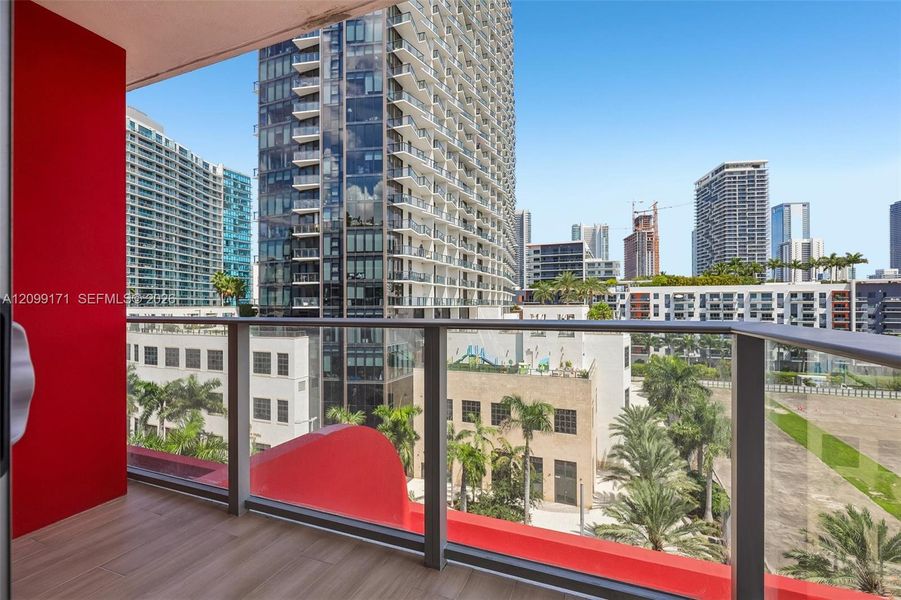 Condo located in Miami, FL showcasing its design and architecture (Image 4).