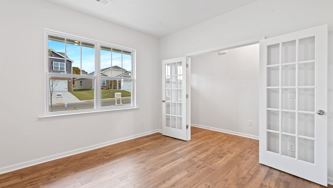 Spacious, unfurnished interior of a new home in Sage Grove, Lyman (Image 17).
