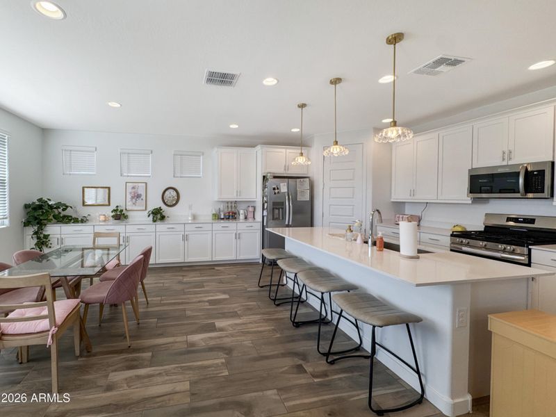 9-Entertaining Island