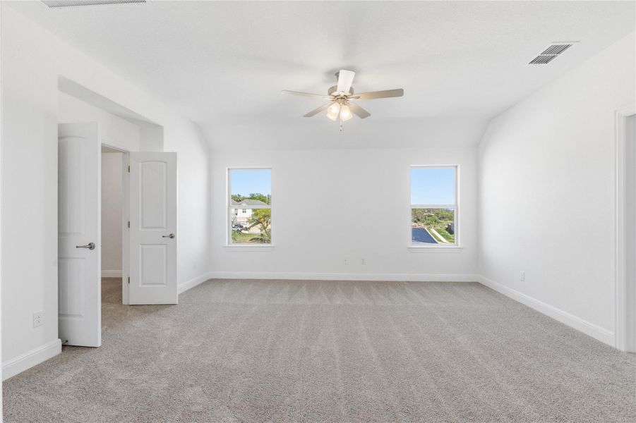 Spacious, unfurnished interior of a new home in Retreat at San Gabriel, Georgetown (Image 18).