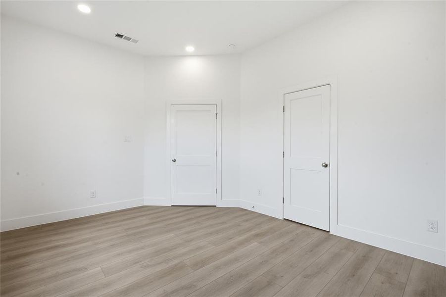 Spacious, unfurnished interior of a new home in , Dallas (Image 36).