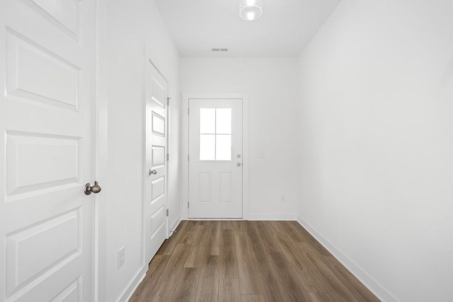 Spacious, unfurnished interior of a new home in Calista Farms, White House (Image 14).