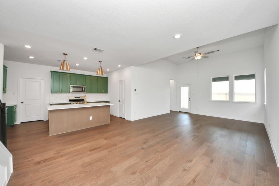 Spacious, unfurnished interior of a new home in 45' Traditional Homes at Elyson, Katy (Image 14).