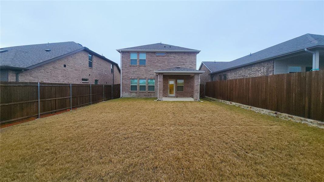 Exterior details and patio area of a home in Bryant Farms, Melissa (Image 3).