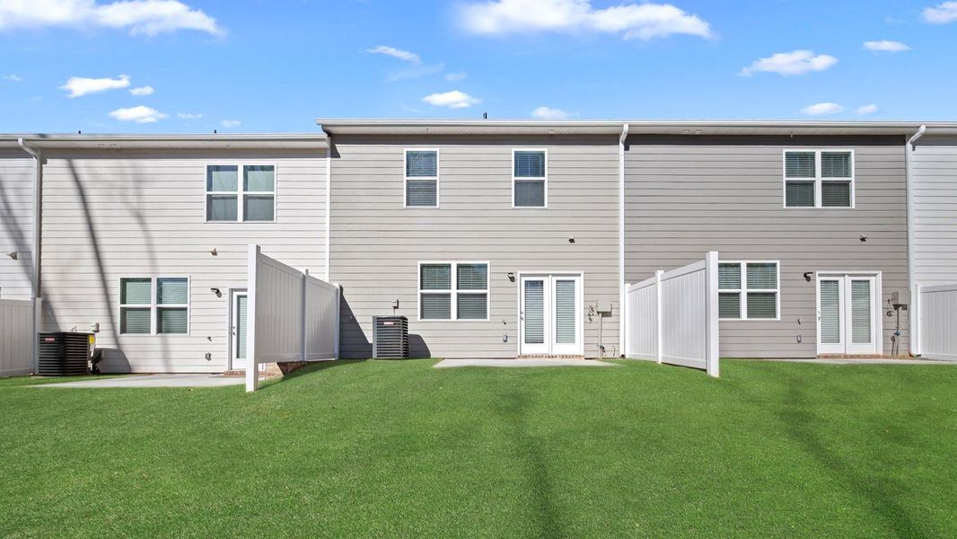 Representative exterior details of a home built from the Salisbury by D.R. Horton in Inverness at Sugarloaf, Lawrenceville (Image 3).