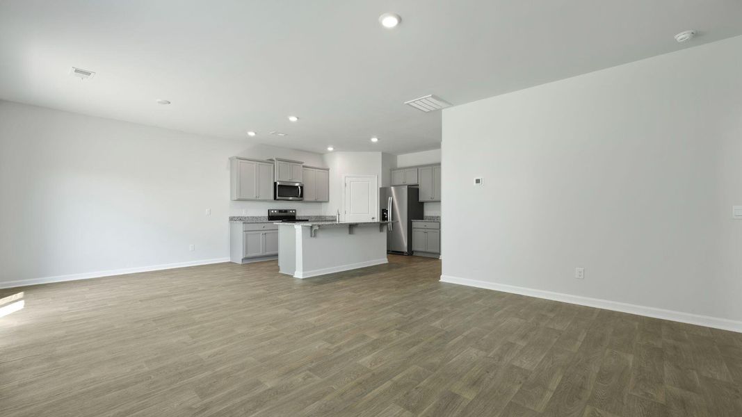 Spacious, unfurnished interior of a new home in Lakeview at Kitfield, Moncks Corner (Image 15).