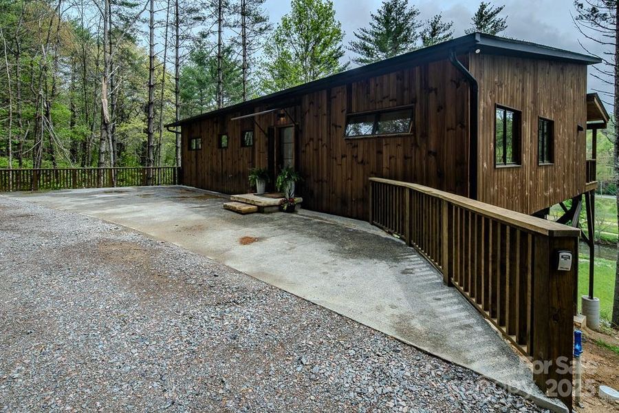 Exterior details and patio area of a home in , Fleetwood (Image 24).