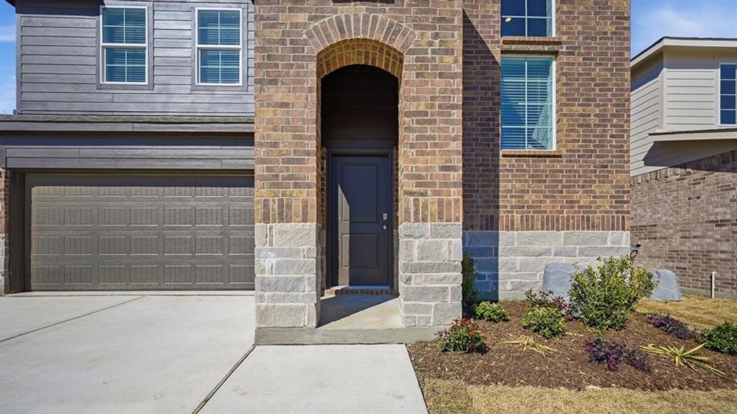 Exterior details and patio area of a home in Sweetwater Springs, Sherman (Image 4).