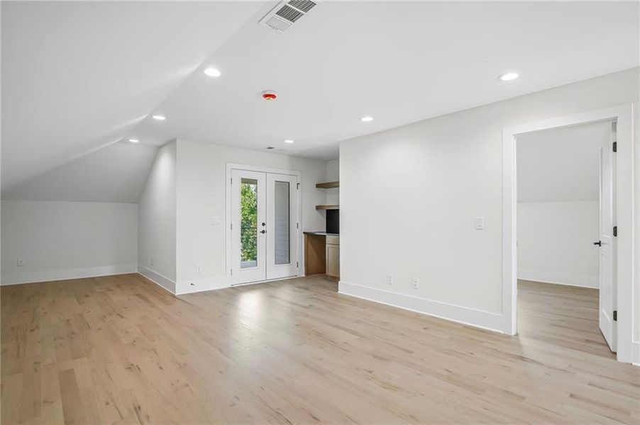 Spacious, unfurnished interior of a new home in , Alpharetta (Image 21).