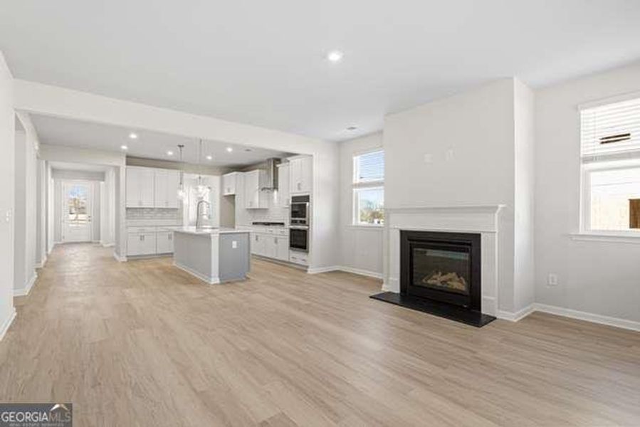 Spacious, unfurnished interior of a new home in Wehunt Meadows, Hoschton (Image 12).