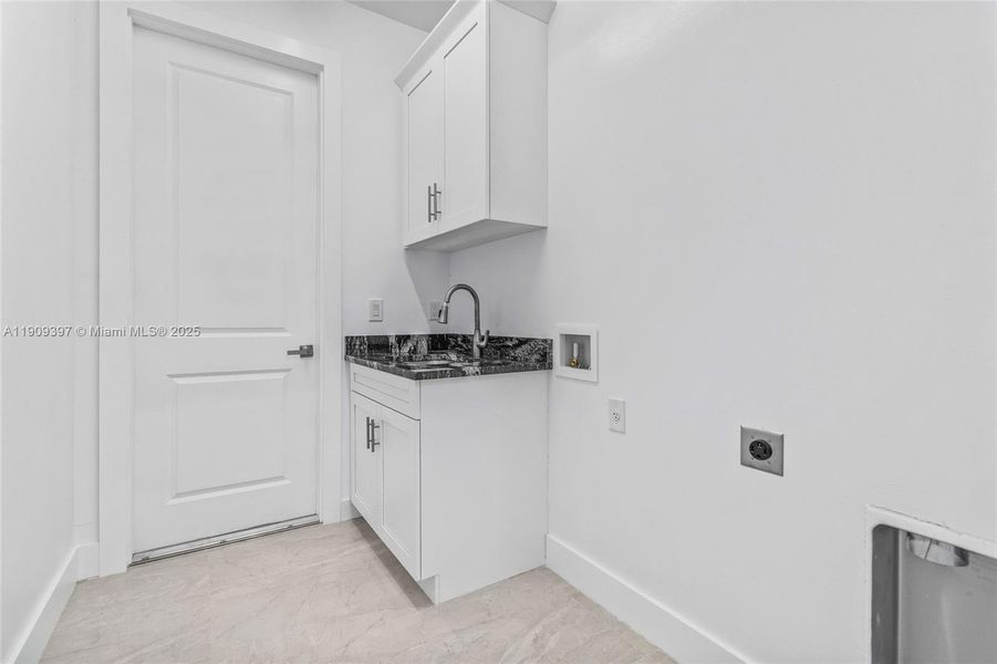 Furnished interior view inside a new home in , Lehigh Acres (Image 10).