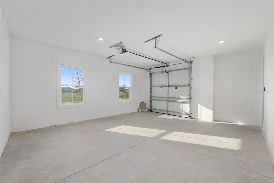 Spacious, unfurnished interior of a new home in , Ocala (Image 41).